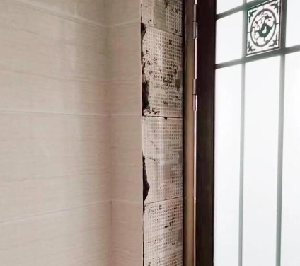 昭平瓷砖空鼓免砸砖维修公司分享吸水砖泡水时间不够或过长都会对瓷砖铺贴效果产生影响